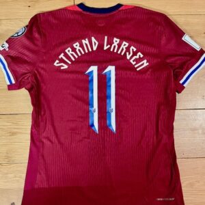 Jørgen Strand Larsen Matchwarm drakt mot Estonia