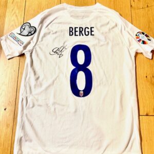 Sander Berge signerte drakt